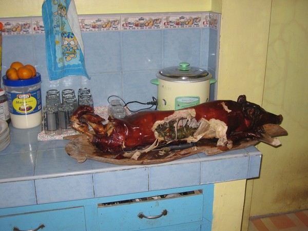 Lechon. Ung rostad/grillad gris som alltid finns med vid högtidliga tillfällen på Filippinerna, Iligan city.