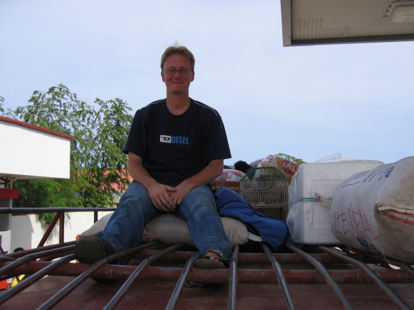 Stefan på taket på jeepneyn, Puerto Princesa till Sabang, Palawan.