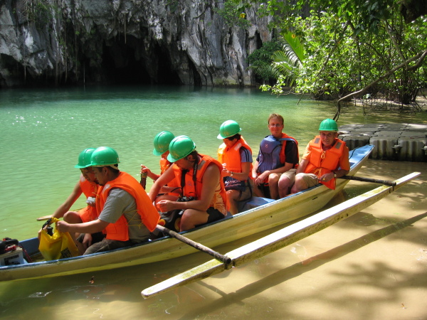 Stefan och David på väg in i Underground River, Sabang, Palawan.