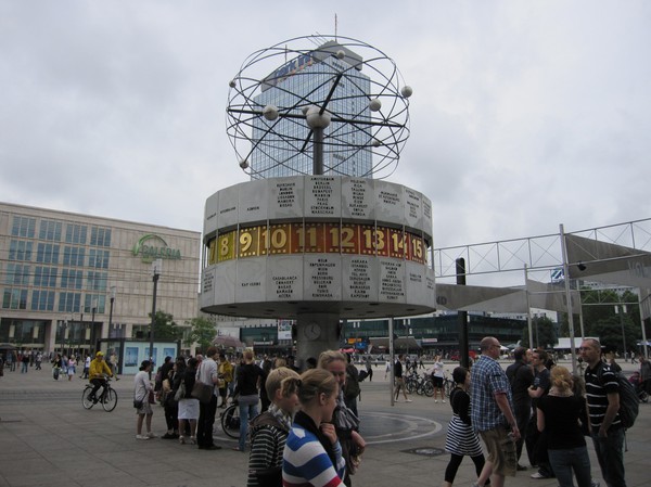 Världsuret(Weltzeituhr) på Alexanderplatz.