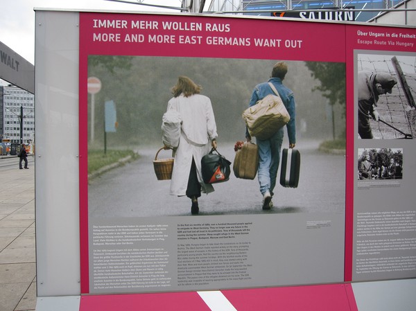 Utställning om återföreningen mellan öst och väst, Alexanderplatz.