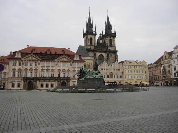 Gamla staden i Prag, en söndag morgon, sommaren 2010.