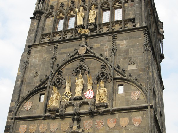 Detaljer på brotornet, Charles Bridge (Staré Mesto-sidan).