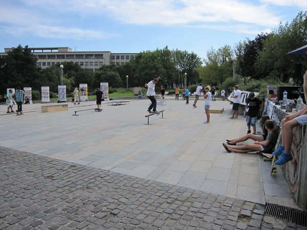 Skatare i en park i centrala Bratislava.