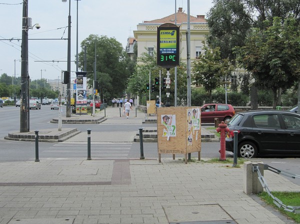 Det är mycket varmt i Budapest idag trots att det är lite mulet!