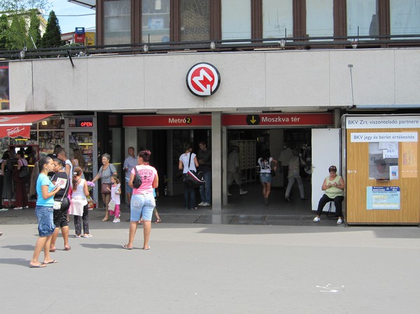 Moszkva tér tunnelbanestation, gateway till Budapest castle district.