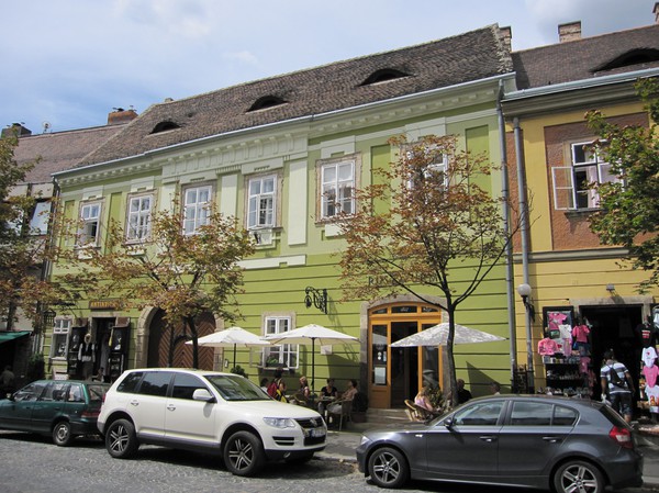 Gatuscen, Budapest castle district.