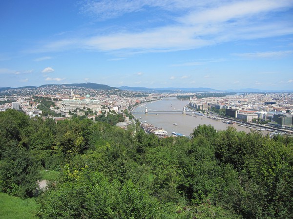 Vy över Budapest från Gellert Hill.