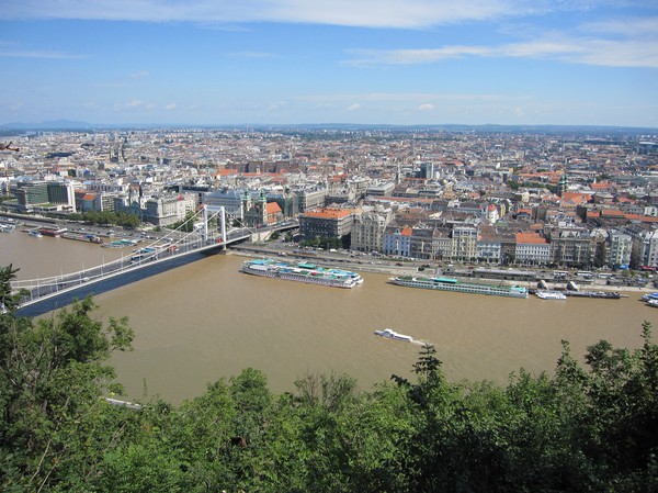 Vy över Budapest från Gellert Hill.
