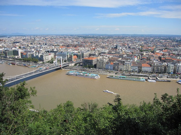 Vy över Budapest från Gellert Hill.