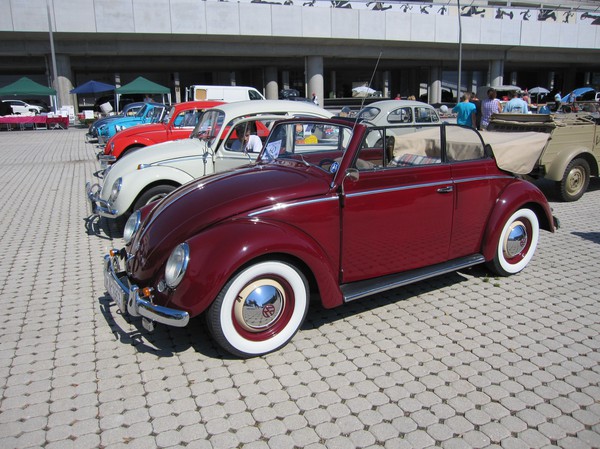 Volkswagen utställning utanför Ernst Happel stadium, Wien.