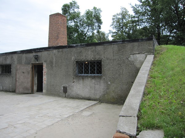 Gaskammare och krematorie 1, Auschwitz I. På Birkenau konstruerades sedermera fyra gaskammare med krematorium ytterligare.