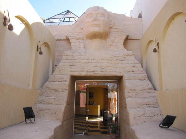 Entrén, Sphinx Hotel.