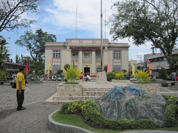 Davao city hall. En flashback från min första resa till Davao, då jag la ut en liknande bild som denna!