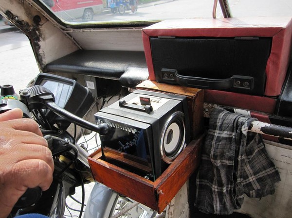 Kompaktstereo med minneskort i tricycle, Mati.