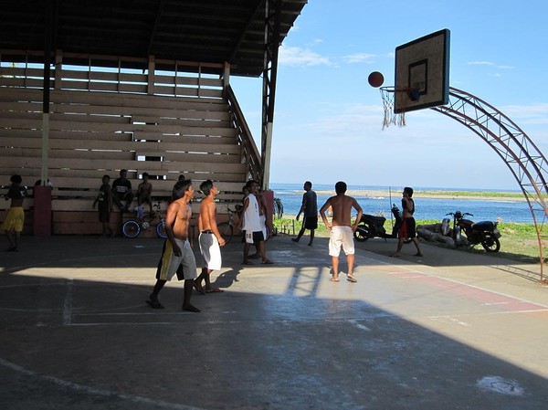 Basket i centrala Cateel.