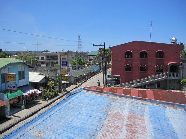 Utsikt från mitt hotellrum på Chris Valley Inn, Isabel, Leyte.