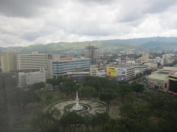 Fuente circle uptown Cebu city. Bilden är tagen ifrån mitt hotellrum på Summit Circle Hotel.