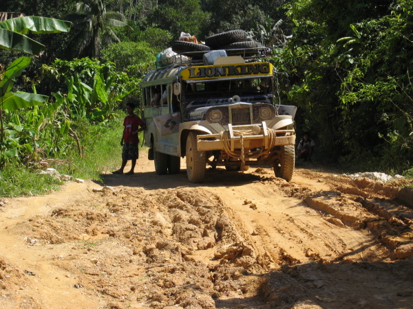 Stopp för jeepney nummer två för dagen, mellan San Jose och Port Barton, Palawan.