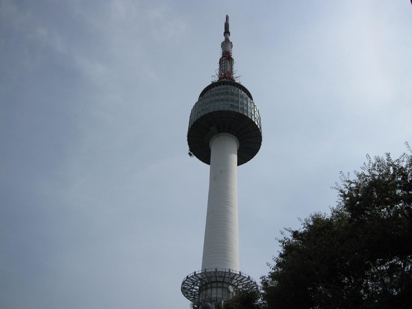 N Seoul Tower underifrån.