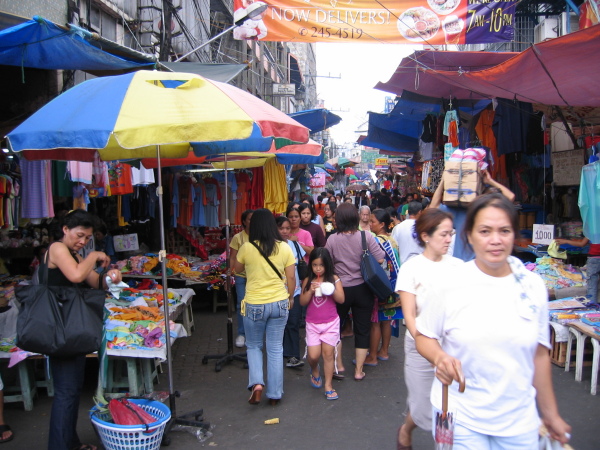 Typisk gata i centrala Manila.