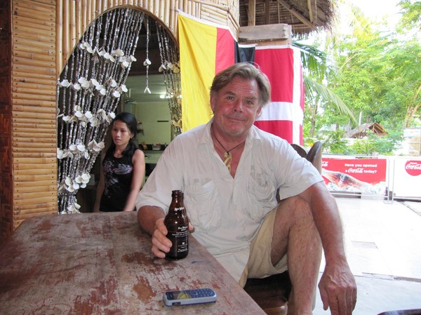 Anders (Andy) himself på Blue Ice Bar, Santa Fe, Bantayan island.