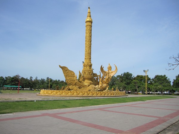 Ljusskulpturen i Thung Si Muang Park, centrala Ubon Ratchathani.