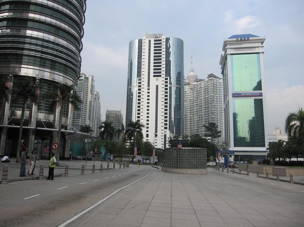 Ytterligare skyskrapor vid Petronas Towers.