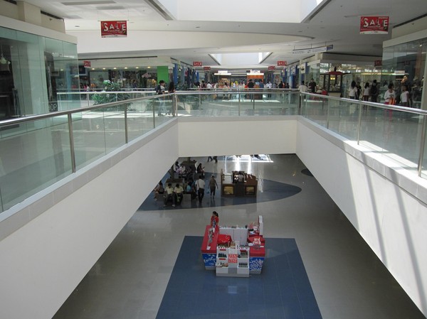 Inuti SM Mall of Asia.