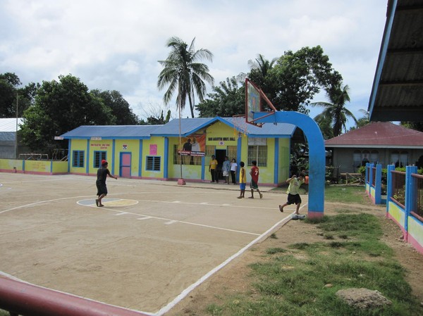 Skola i barangay San Augustin, norra Bantayan island.