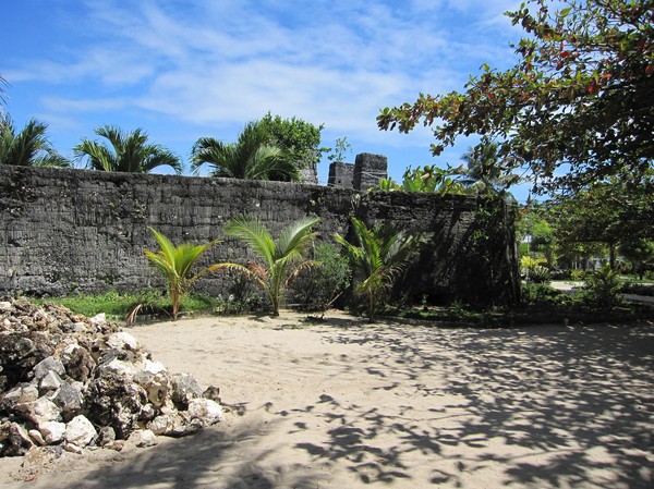 Rester av ett spanskt fyrtorn, Madridejos, Bantayan island.