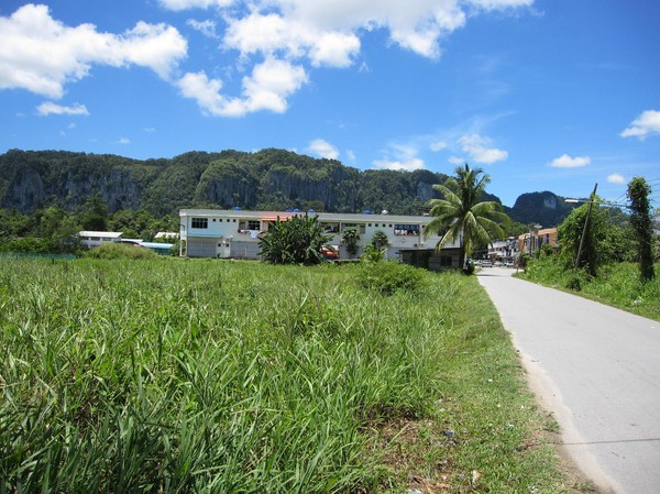 Batu Niah på avstånd. Påminner mig en hel del om El Nido, Palawan, Filippinerna.