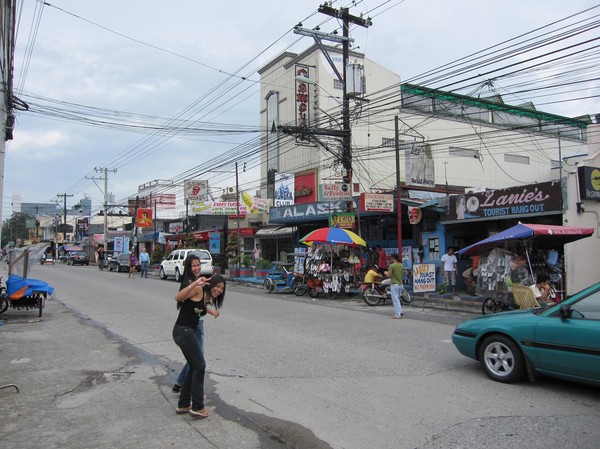 Längs Fields Avenue, Angeles city.