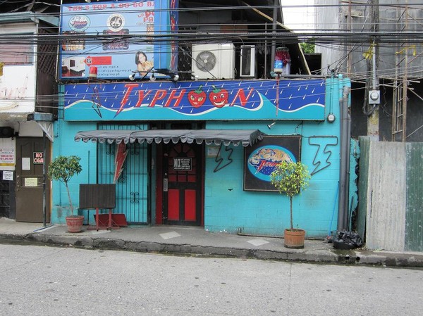 Typhoon nattklubb mitt emot mitt favorit ställe för käk, Kokomo's restaurant.