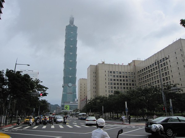 Taipei 101 ett kvarter bort.