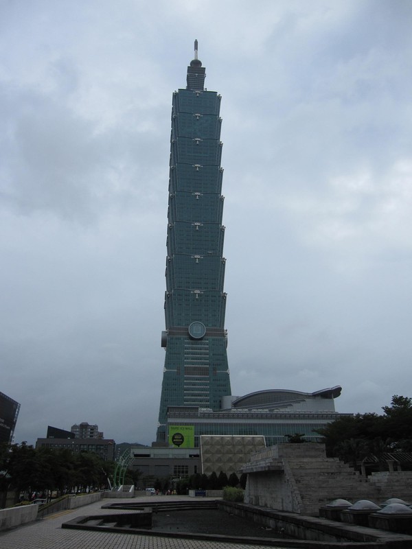 Detta var så nära jag kunde komma Taipei 101 och ändå få med hela byggnaden.