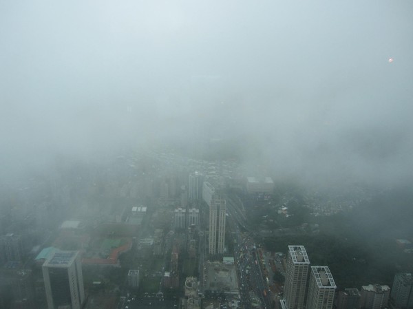 Vy uppifrån 89:e våningen, Taipei 101.