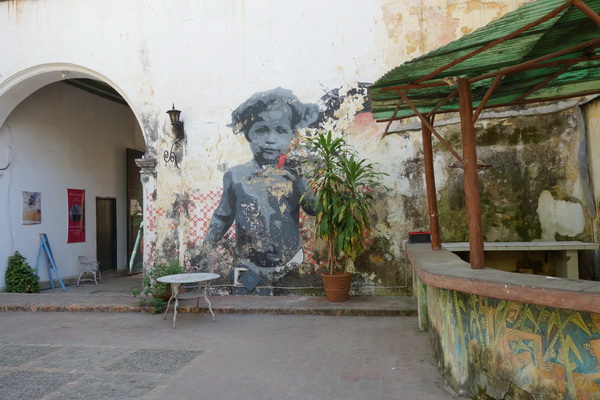 Innergård någonstans i Habana Vieja, Havanna.