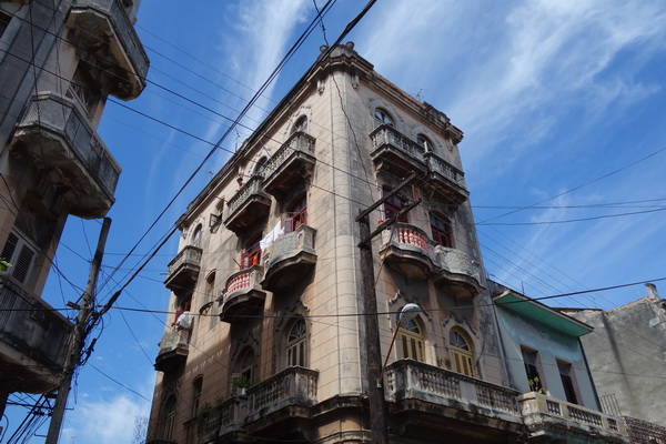 Byggnad någonstans i Centro Habana, Havanna.