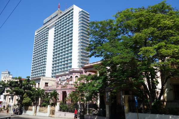 Hotel Habana Libre i modernistisk stil. Övertogs av Castro's revolutionära styrkor bara nio månader efter öppnandet, Vedado, Havanna.