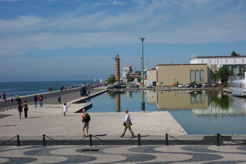 Vy med Torre de Belém skymtandes i bakgrunden, Belém, Lissabon.