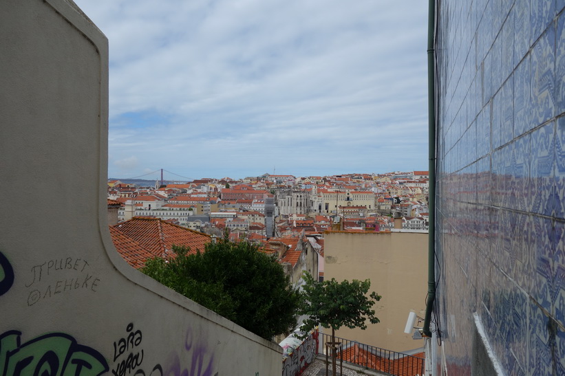 På väg upp till Castelo de São Jorge, Lissabon.