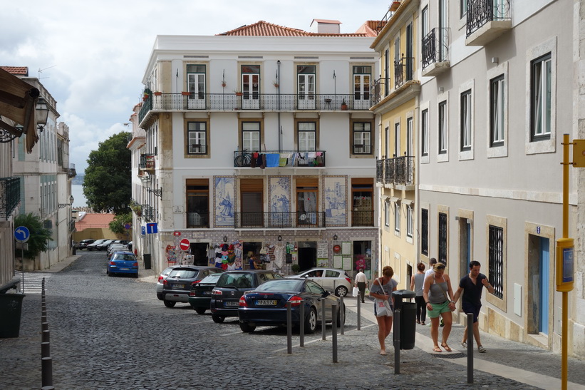 På väg upp till Castelo de São Jorge, Lissabon.