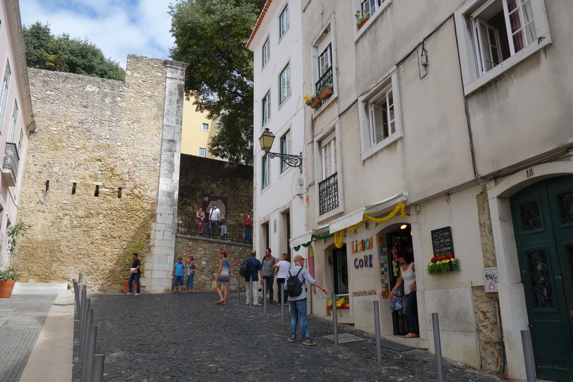 På väg upp till Castelo de São Jorge, Lissabon.