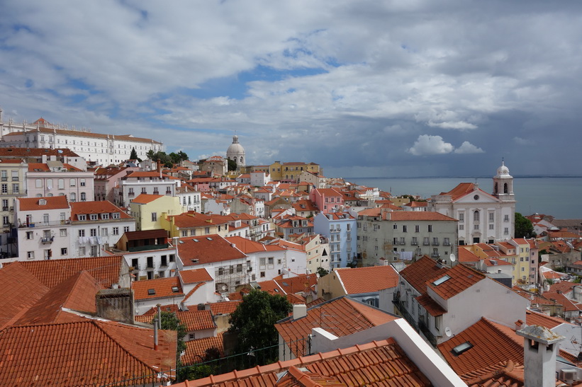 Utsiktsplats Miradouro das Portas do Sol, Lissabon.