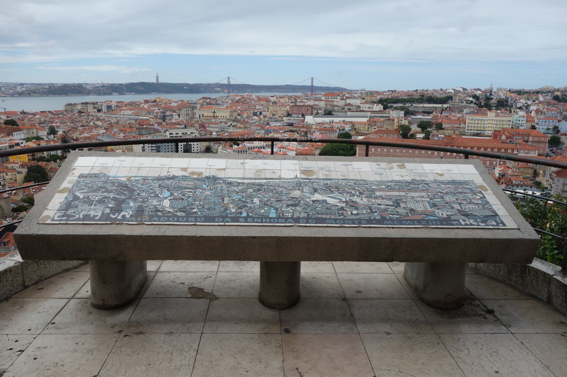 Utsiktsplats Miradouro da Senhora do Monte, Lissabon.