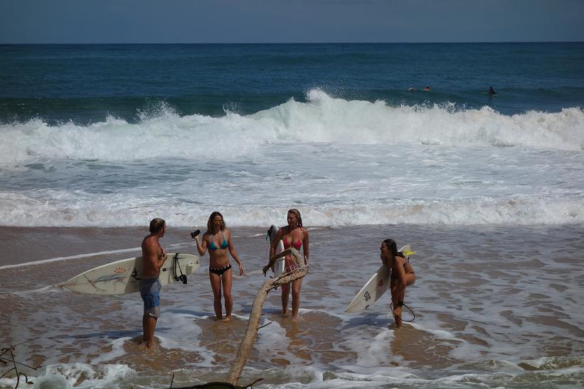 Surfare på Playa Bluff, Isla Colon, Bocas del Toro.