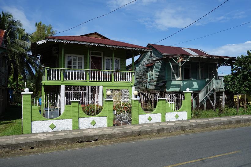 Typisk karibisk arkitektur i Bocas Town, Bocas del Toro.
