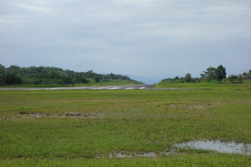 Landningsbanan på flygplatsen i Bocas Town, Bocas del Toro.