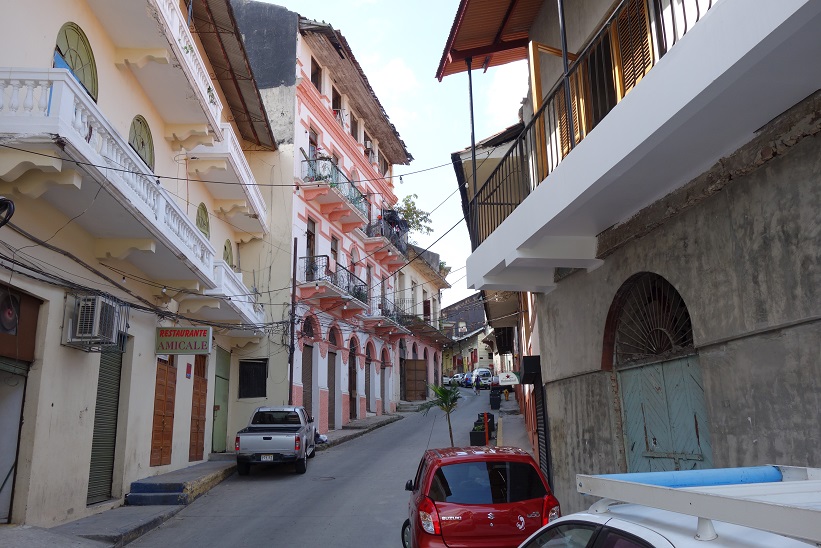 Gatuscen i Casco Viejo, Panama city.